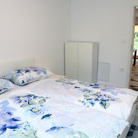 Villa Uma Изола Екстериор снимка